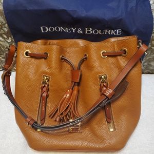 Nwot drawstring Dooney bag